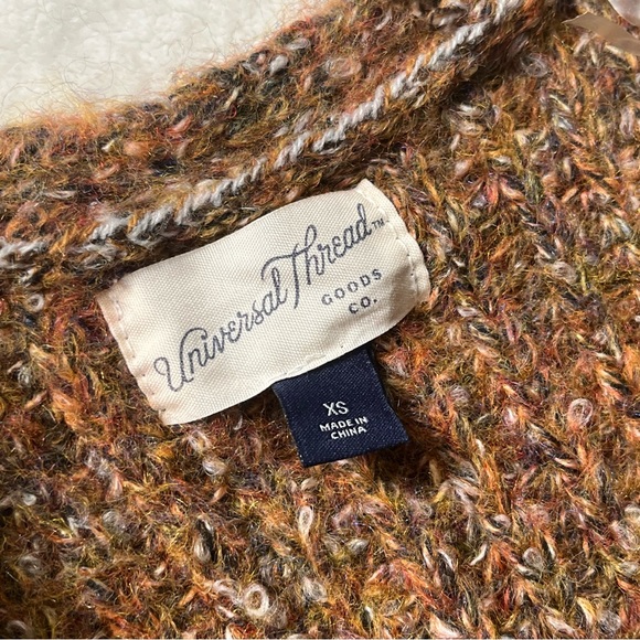 Knit Universal Thread Cardigan - Picture 2 of 5